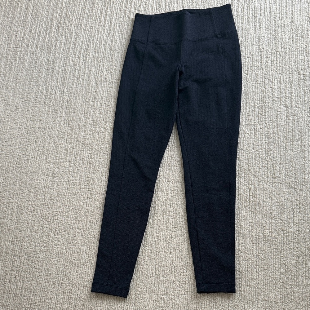 Athleta delancey herringbone tight.  Size xs. Blue and black herringbone